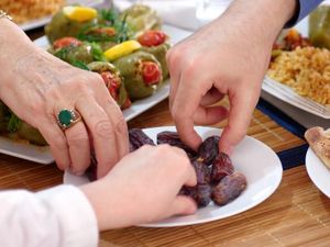 Rasulullah SAW Larang Cela Makanan yang Tak Disukai, Kenapa? Rasulullah SAW Larang Cela Makanan yang Tak Disukai, Kenapa?