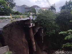 Snapshot: Ambrol Susulan di Jembatan Lembah Dieng Kota Malang