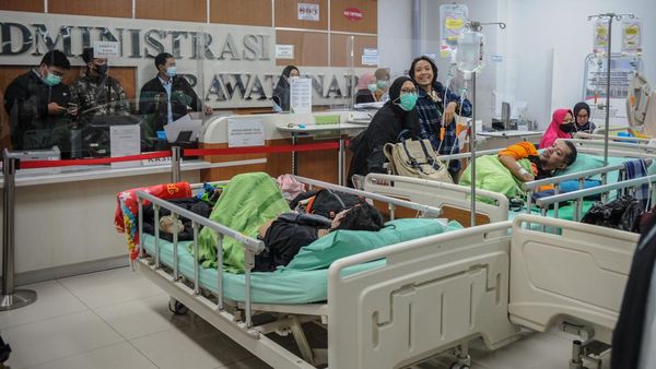 Momen Evakuasi Pasien RSUD Kiwari Bandung