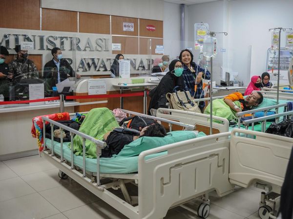 Momen Evakuasi Pasien RSUD Kiwari Bandung