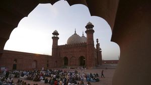 Keindahan Masjid Tua di Lahore, Makin Lengkap Saat Buka Puasa Bersama