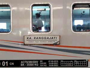 Gowes Seli dan Nyepur: Dik, Ku Ajak Kau Jelajah Kuliner... di Dalam Kereta Gowes Seli dan Nyepur: Dik, Ku Ajak Kau Jelajah Kuliner... di Dalam Kereta