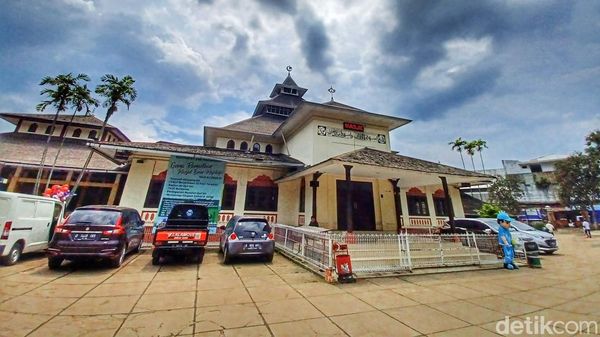 Melihat dari Dekat Masjid Besar Majalaya Bandung