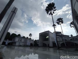 Mengenal Masjid Pusdai Jabar, Bergaya Timur Tengah Campur Sunda Mengenal Masjid Pusdai Jabar, Bergaya Timur Tengah Campur Sunda