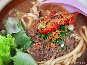 Paduan Mi Kriuk dan Kuah Gurih yang Hangat di Cici Claypot Paduan Mi Kriuk dan Kuah Gurih yang Hangat di Cici Claypot
