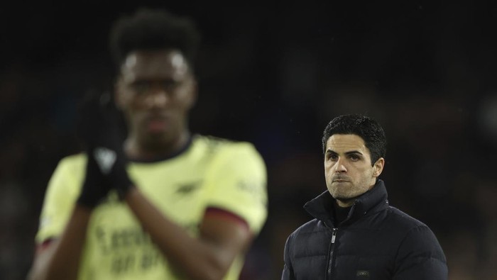 Mikel Arteta Arsenal's manager Mikel Arteta, right, walks after the English Premier League soccer match between Crystal Palace and Arsenal at Selhurst Park stadium in London, England, Monday, April 4, 2022. Crystal Palace won 3-0. (AP Photo/Ian Walton)