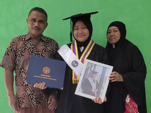 Perjuangan Mahasiswi UNY, dari Penjaga Toko Kini Lulus Cumlaude-Lanjut S2