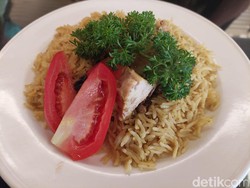 Tak Doyan Kambing? Ini Resep Nasi Kebuli Sapi Ala Chef di Surabaya