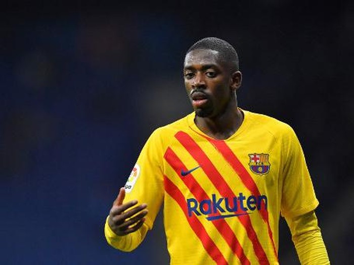 Barcelona's French forward Ousmane Dembele looks on during the Spanish league football match between RCD Espanyol and FC Barcelona atthe RCDE Stadium in Cornella de Llobregat on February 13, 2022. (Photo by Pau BARRENA / AFP)
