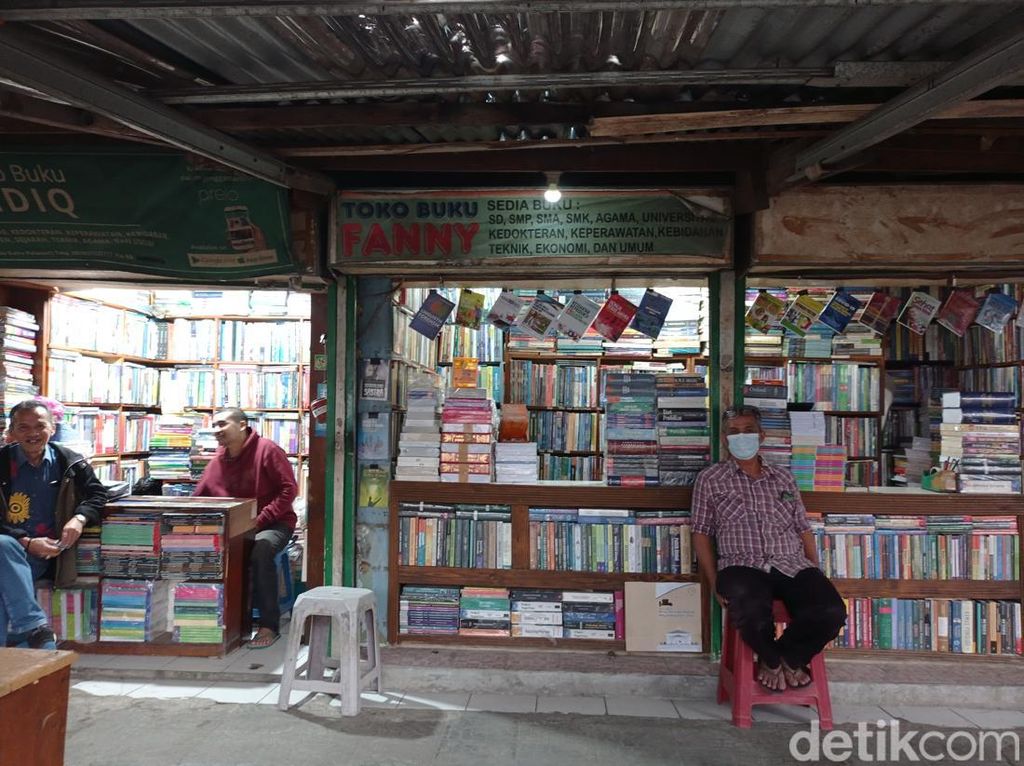 Pasar Buku Palasari Kini: Digempur Digitalisasi dan Pandemi