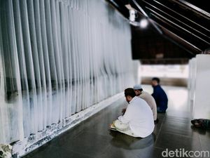 Ngalap Berkah Ramadan di Makam Sunan Bonang Tuban