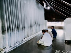 Ngalap Berkah Ramadan di Makam Sunan Bonang Tuban