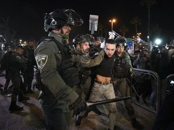 Polisi Israel-Warga Palestina Bentrok di Kota Tua, Belasan Terluka