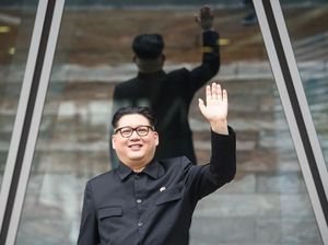 Pria Terlihat Seperti Kim Jong Un Manfaatkan Kemiripannya untuk Bantu Orang Lain
