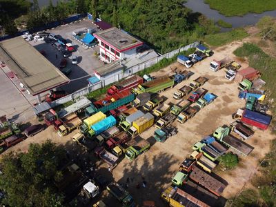 Ratusan Kendaraan Berhari-hari Antre Solar di SPBU Kendari