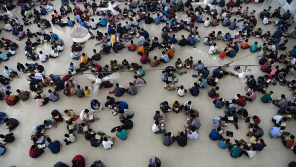 Ribuan Santri Membaca Al-Quran Bersama di Medan