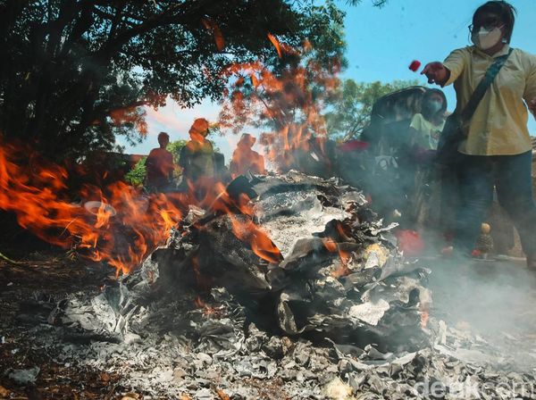 Melihat Tradisi Ziarah Cheng Beng Warga Tionghoa di Tangerang