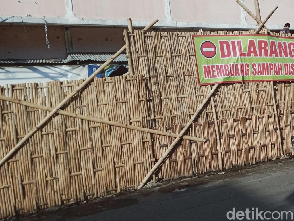 TPS Pasar Delanggu Ditutup Pagar Bambu, Ini Penyebabnya