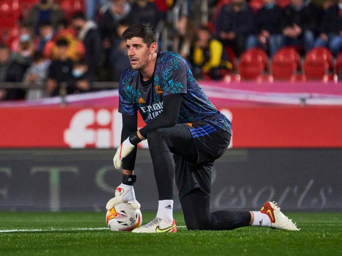 MALLORCA, SPAIN - MARCH 14: Thibaut Courtois of Real Madrid CF looks on during the warm prior to the LaLiga Santander match between RCD Mallorca and Real Madrid CF at Estadio de Son Moix on March 14, 2022 in Mallorca, Spain. (Photo by Rafa Babot/Getty Images)