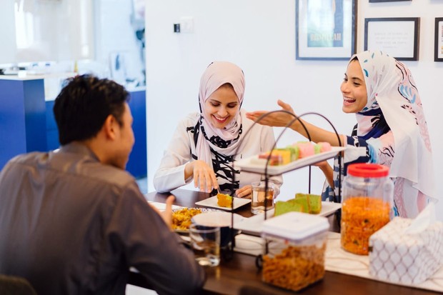 Tidak mengontrol pola makan jadi salah satu penyebab berat badan naik saat bulan puasa/Foto: pexels.com/mentatdgt