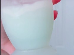 Viral Ibu Hasilkan ASI Berwarna Biru, Ini Penjelasannya