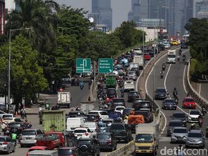 Volume Kendaraan Meningkat, Jakarta Makin Macet Volume Kendaraan Meningkat, Jakarta Makin Macet