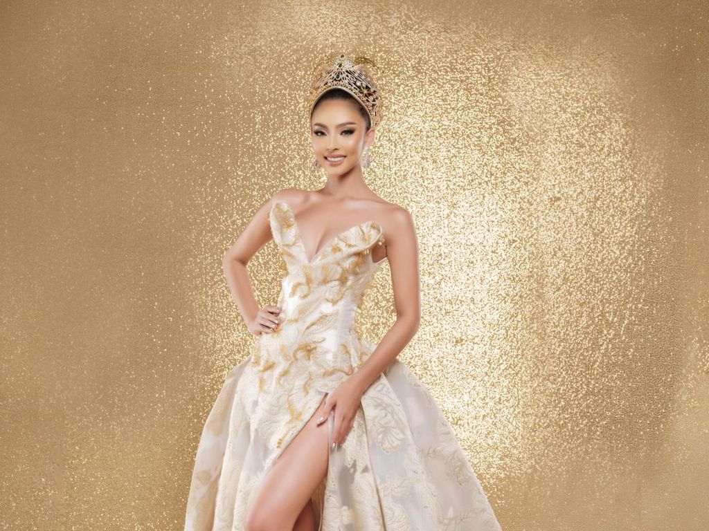 Ivan Gunawan Beri Mahkota Golden Wisdom Untuk Miss Grand Indonesia