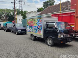 Kelangkaan Solar di Kediri, Antrean Kendaraan Mengular di SPBU