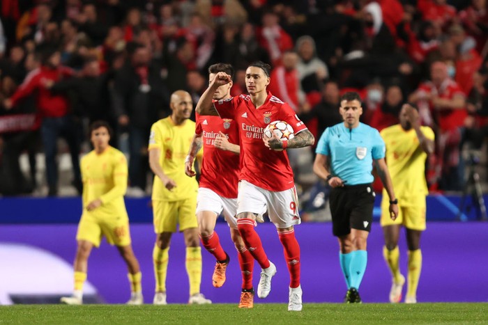 LISBON, PORTUGAL - APRIL 05: Darwin Nunez of S.L. Benfica celebrates after scoring their sides first goal during the UEFA Champions League Quarter Final Leg One match between SL Benfica and Liverpool FC at Estadio da Luz on April 05, 2022 in Lisbon, Portugal. (Photo by Julian Finney/Getty Images)