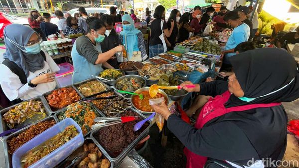 Berburu Takjil di Pasar Benhil, Mana yang Paling Enak Ya ?