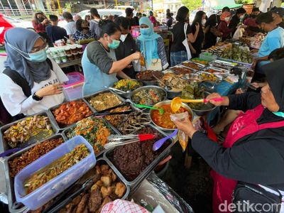Berburu Takjil di Pasar Benhil, Mana yang Paling Enak Ya ?