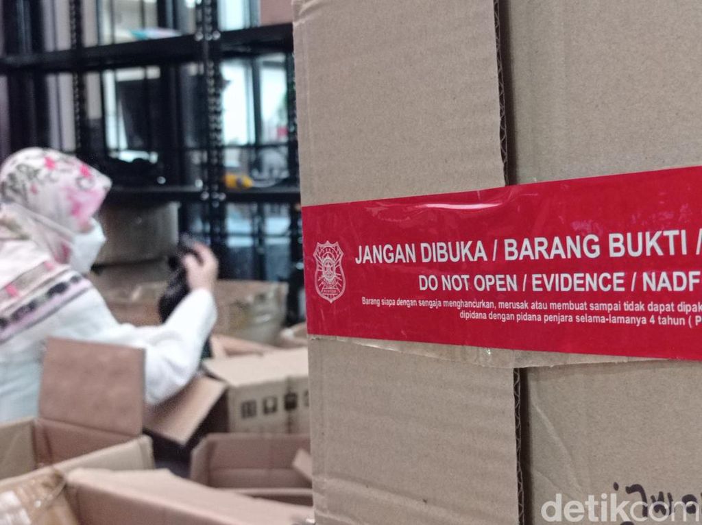 BPOM Bandung Gerebek Rumah Penjual Obat-Kosmetik Ilegal di Sukajadi