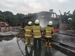 Bus PO Haryanto Terbakar Saat Diparkir di Terminal Pulogadung Jaktim