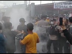 Demo Tolak Kenaikan Pertamax di Depo Pertamina Tasik Ricuh