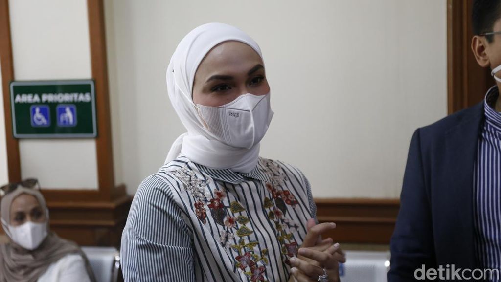 Futri Zulya Sidang Cerai Tanpa Mumtaz Rais, Istri Zulkifli Hasan Bersaksi Futri Zulya Sidang Cerai Tanpa Mumtaz Rais, Istri Zulkifli Hasan Bersaksi