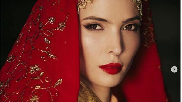 Foto: Cantiknya Hanaa Ben Abdesslem, Muslimah Pertama Jadi Model Lancome