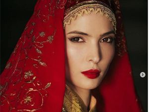 Foto: Cantiknya Hanaa Ben Abdesslem, Muslimah Pertama Jadi Model Lancome