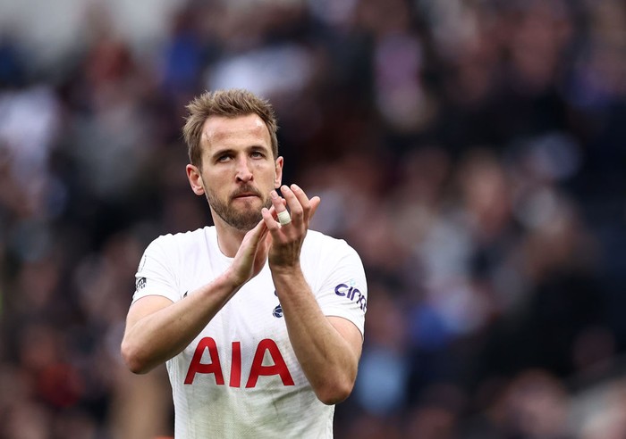 BRIGHTON, ENGLAND - MARCH 16: Harry Kane of Tottenham Hotspur celebrates after scoring their teams second goal during the Premier League match between Brighton & Hove Albion and Tottenham Hotspur at American Express Community Stadium on March 16, 2022 in Brighton, England. (Photo by Julian Finney/Getty Images)
