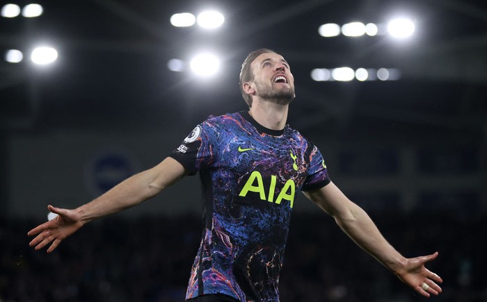BRIGHTON, ENGLAND - MARCH 16: Harry Kane of Tottenham Hotspur celebrates after scoring their teams second goal during the Premier League match between Brighton & Hove Albion and Tottenham Hotspur at American Express Community Stadium on March 16, 2022 in Brighton, England. (Photo by Julian Finney/Getty Images)