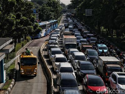 Jakarta Macet Lagi, Lalin di Kawasan Cililitan Tersendat Pagi Ini