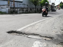 Ada Lubang-Besi Mencuat di Jembatan Komplang, Rawan Bikin Kejeglong
