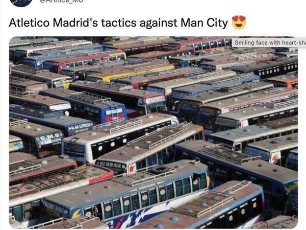 Kocak! Meme Parkir Bus Atletico Lawan Manchester City