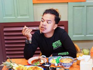 Muis Ceska, Komedian yang Doyan BBQ Korea di Resto AYCE Muis Ceska, Komedian yang Doyan BBQ Korea di Resto AYCE