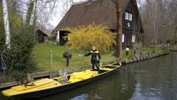 Nggak Biasa, Tukang Pos di Jerman Antar Surat Naik Perahu