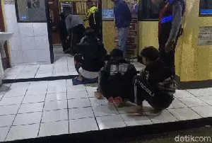Jabar Dirundung Perang Sarung: Meresahkan-Motifnya Bikin Heran Jabar Dirundung Perang Sarung: Meresahkan-Motifnya Bikin Heran