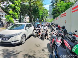 Parkir Liar di Sekitar Balai Kota Makassar Bikin Macet, Danny: Masalah Klasik