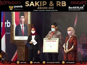 Wali Kota Kediri Dapat Penghargaan SAKIB-RB Award 2021