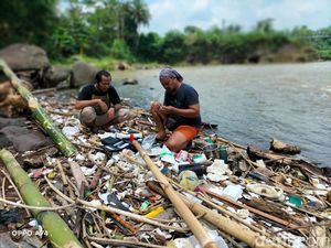 Ecoton Somasi Ridwan Kamil Imbas Temuan Mikroplastik di 5 Sungai Jabar Ecoton Somasi Ridwan Kamil Imbas Temuan Mikroplastik di 5 Sungai Jabar