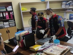 Diduga Terima Kredit Fiktif, Kejati Bali Geledah Rumah Debitur