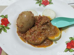 Gurihnya Petis Bumbon Khas Semarang Makin Mantap Disantap Bareng Lontong